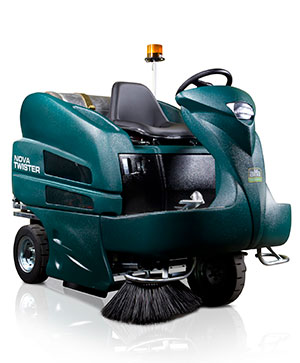 Varredeira Industrial Twister Tennant operador a bordo a combustível