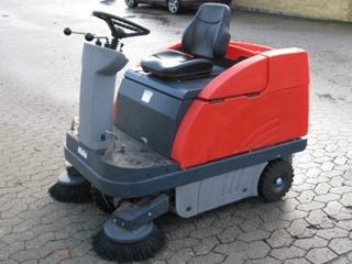 varredeira industrial hako 90 operador a bordo -a combustivel